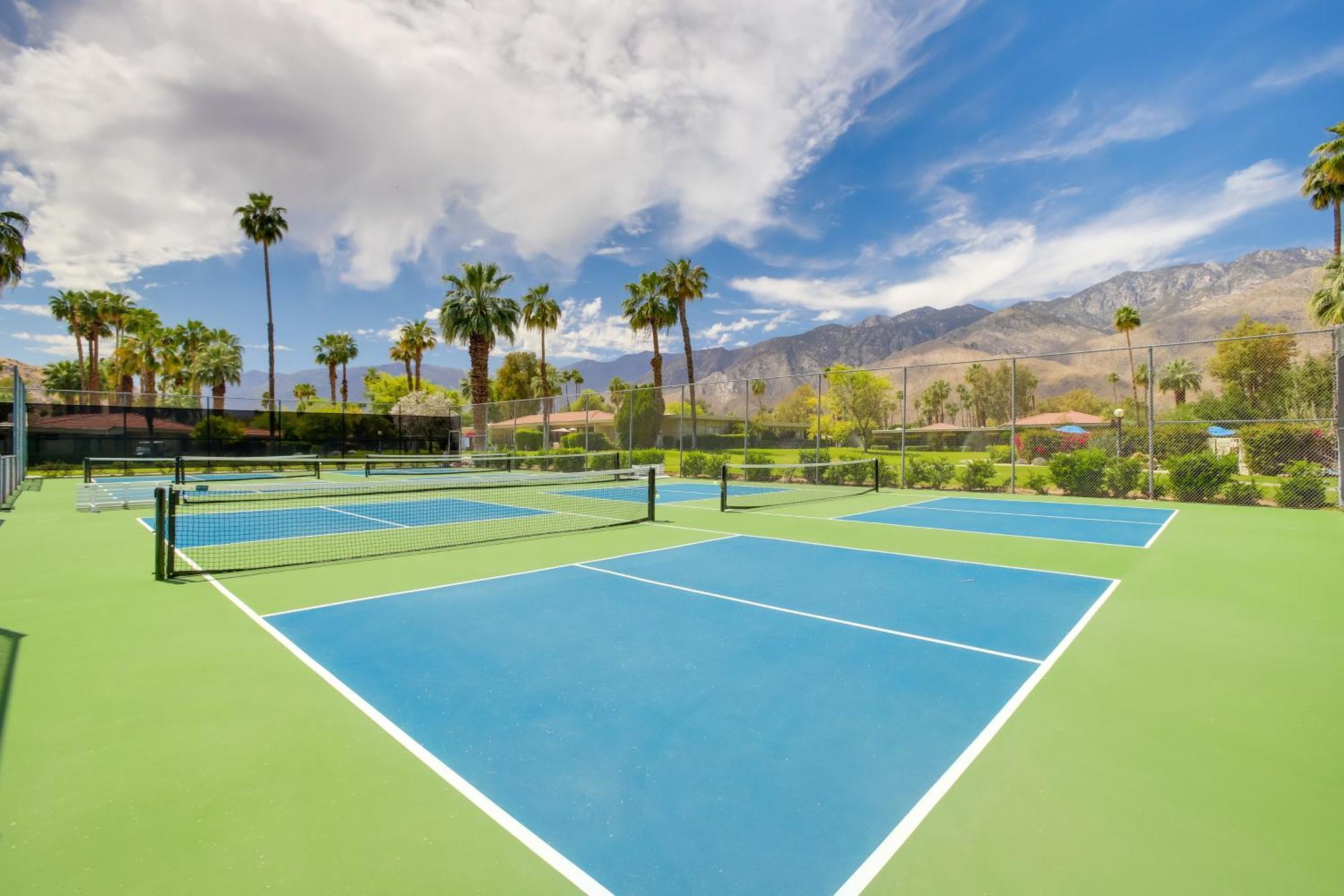 Sunny Palm Springs Haven Fenced Patio, 6 Pools! Apartment Exterior photo