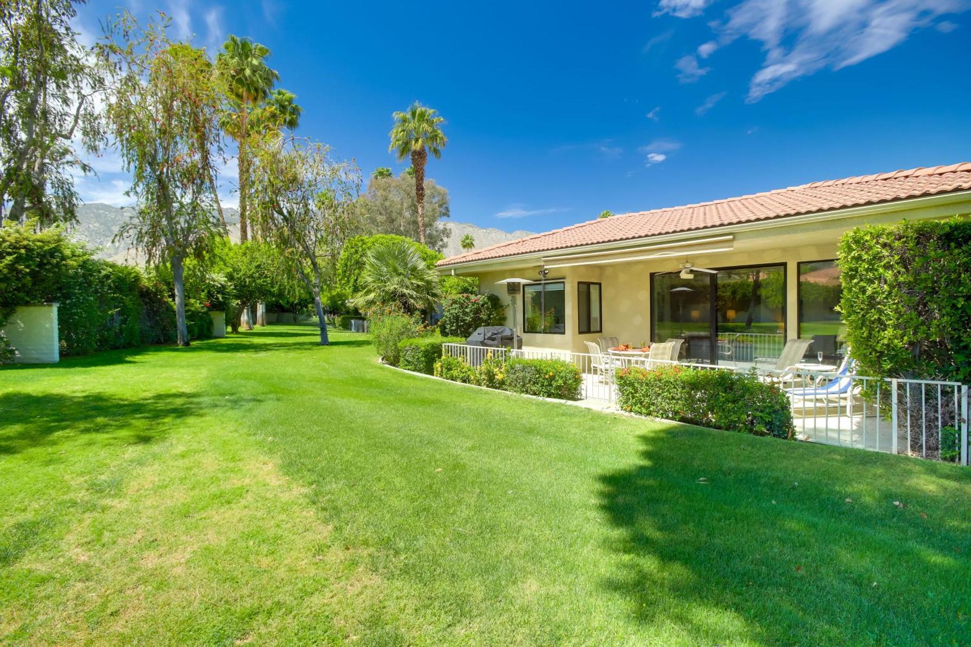 Sunny Palm Springs Haven Fenced Patio, 6 Pools! Apartment Exterior photo