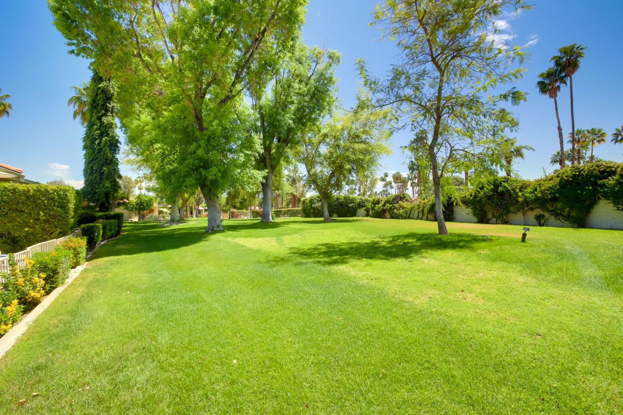 Sunny Palm Springs Haven Fenced Patio, 6 Pools! Apartment Exterior photo