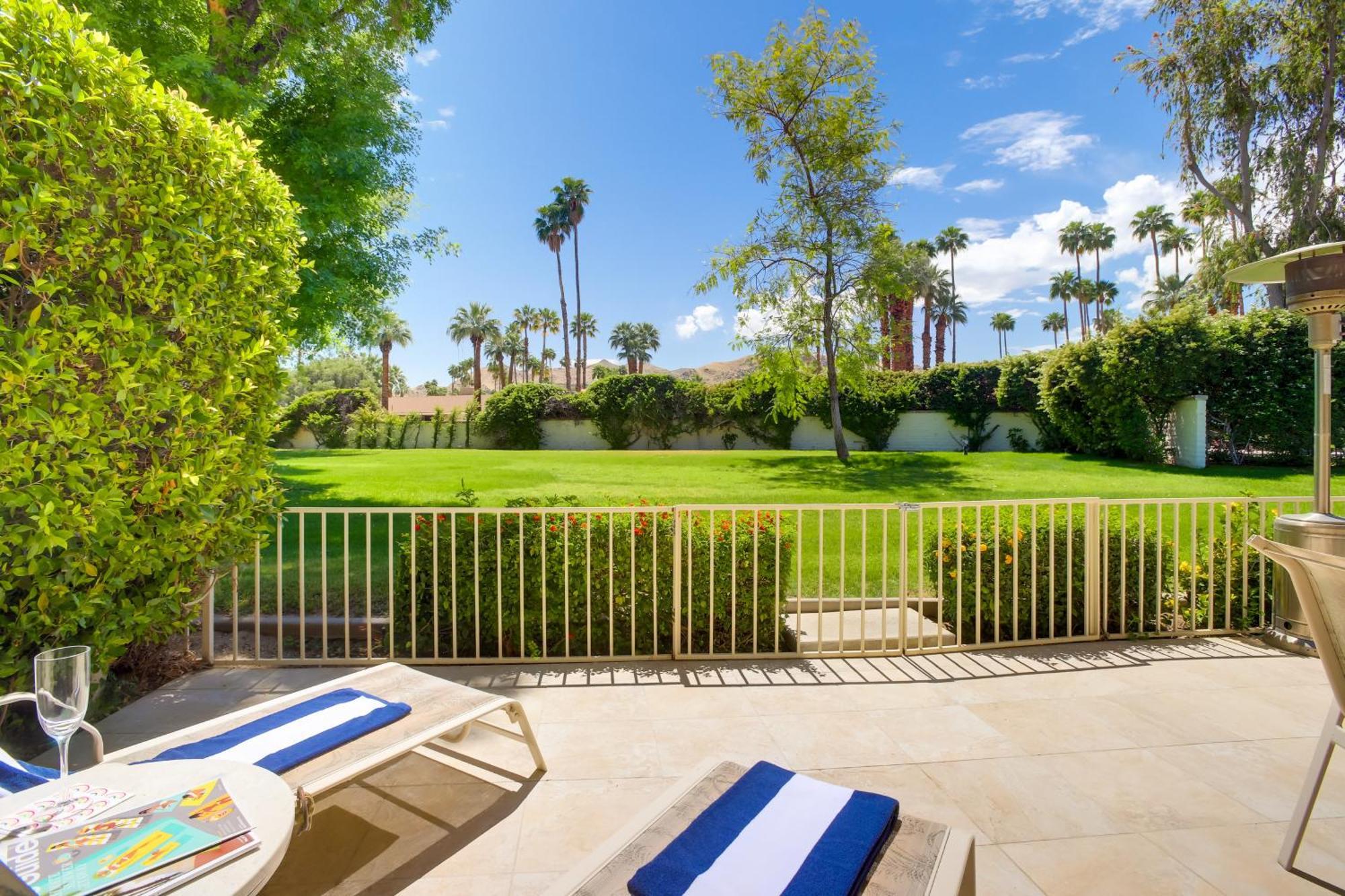 Sunny Palm Springs Haven Fenced Patio, 6 Pools! Apartment Exterior photo